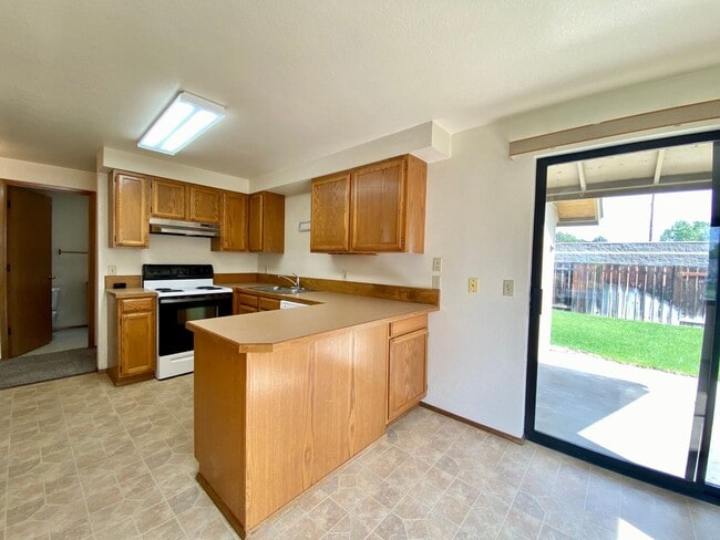 Building Photo - 3219-3219 Vincenta Dr
