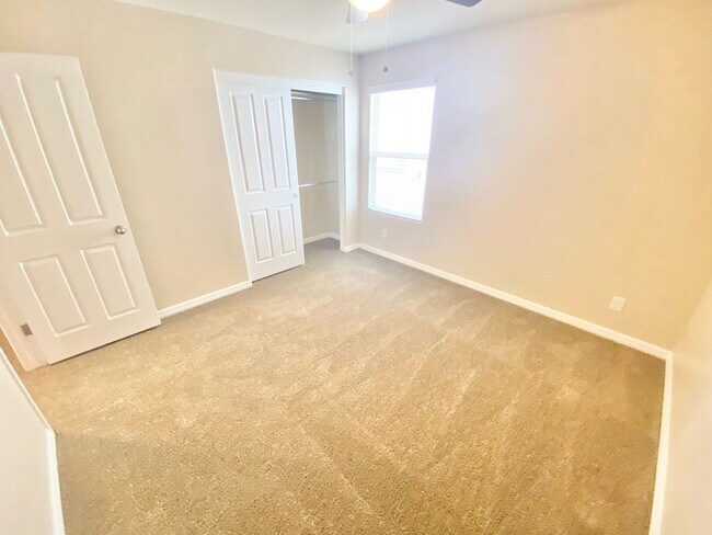 Building Photo - WONDERFUL HENDERSON HOME 3 BEDROOM / 2.5 BATH TWO STORY HOME WITH 2 CAR GARAGE