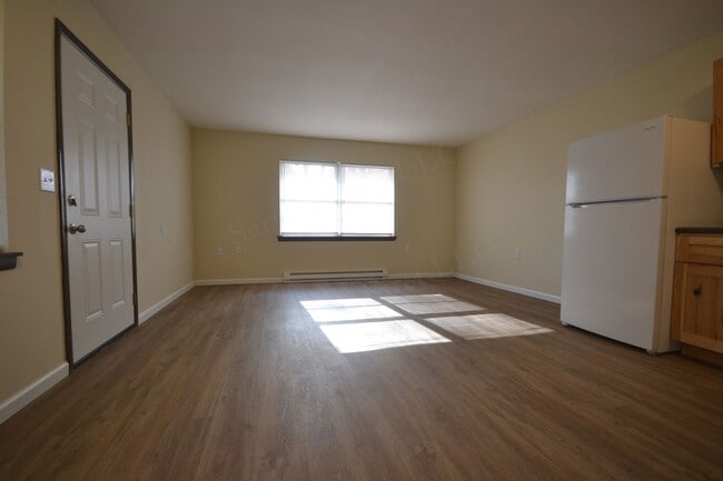 Building Photo - Deepwater Apartments