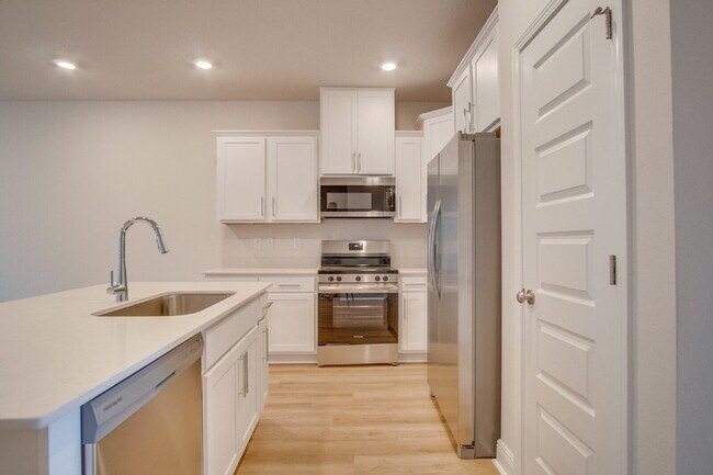 Building Photo - Brand New! Stylish 3BR/2.5BA Townhome with Modern Finishes, Quartz Kitchen, Garage, and Easy Acce...