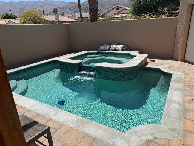 Building Photo - 54610 Avenida Alvarado