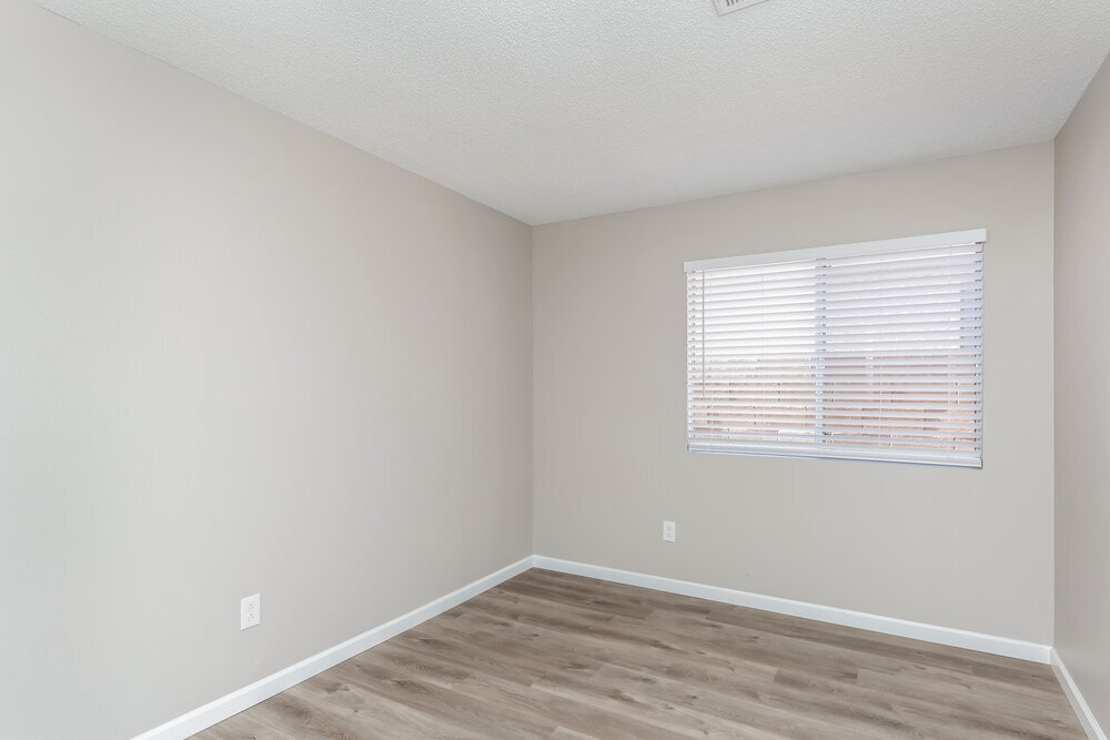 Building Photo - 7668 Kalmalii Ave