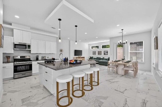Building Photo - 2908 El Fenice Ln