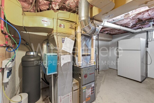 Building Photo - South Hill Charm