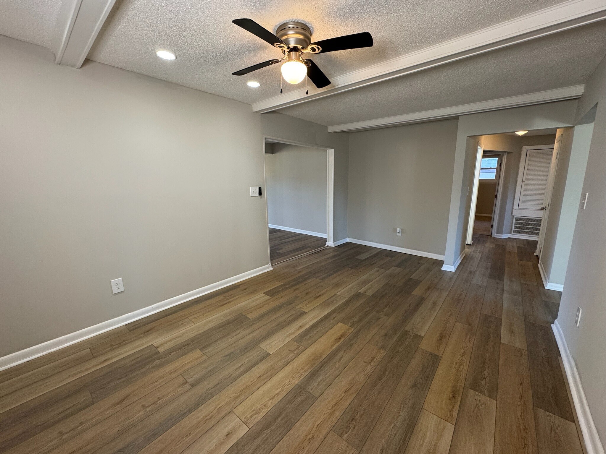 Building Photo - 2052 E 42nd St