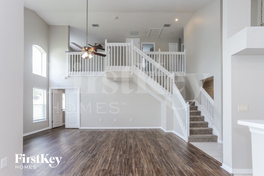 Building Photo - 811 15th St NE