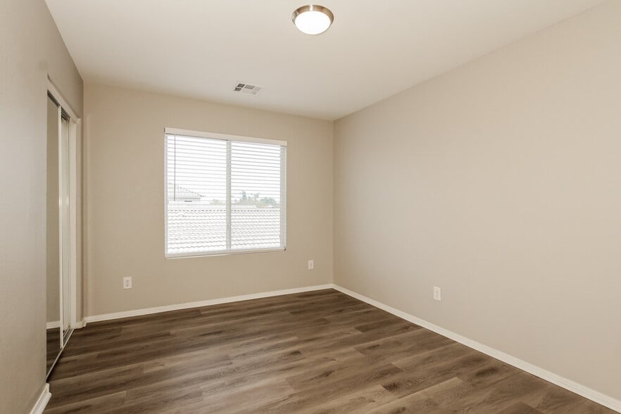 Building Photo - 1626 E Aspen Ave