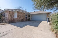 Building Photo - 2911 Forest Creek Dr
