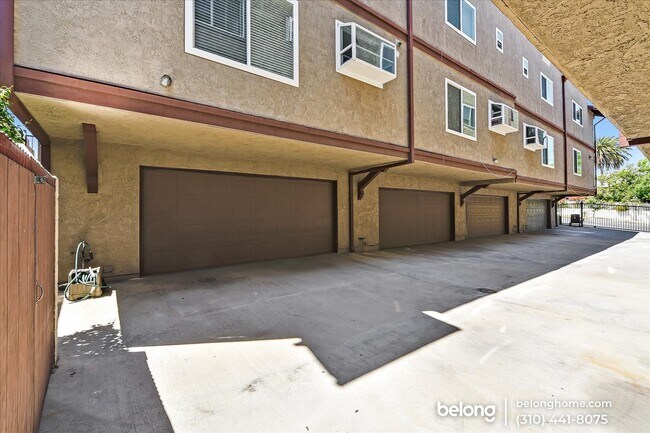 Building Photo - 720 Waterloo St