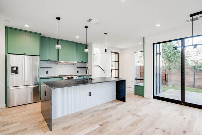 Building Photo - 1103 Cherico St