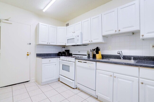 Building Photo - 1600 S Eads St