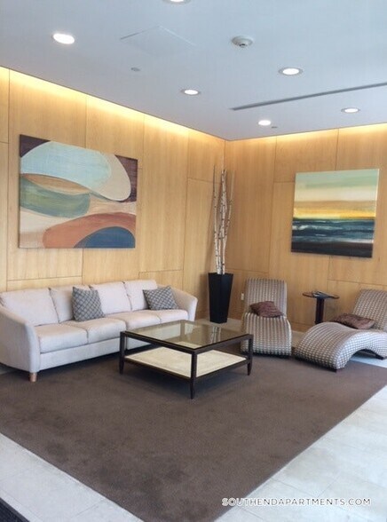 Building Photo - 601 Albany St