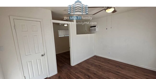 Building Photo - 3926 E Earll Dr