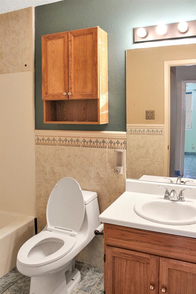 Building Photo - 1405 Reagan Dr