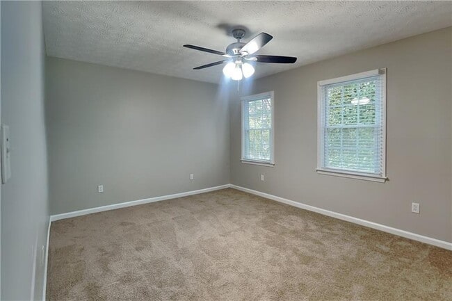 Building Photo - 1595 Thoreau Dr