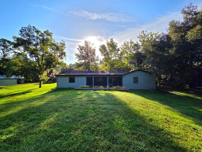 Building Photo - 2200 Retreat Rd