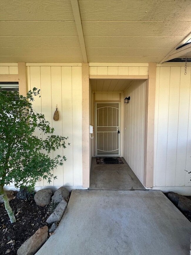 Building Photo - Nice well cared for home in desirable Edge...