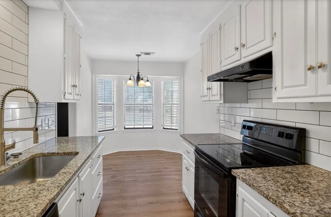 Building Photo - 3220 Preston Dr