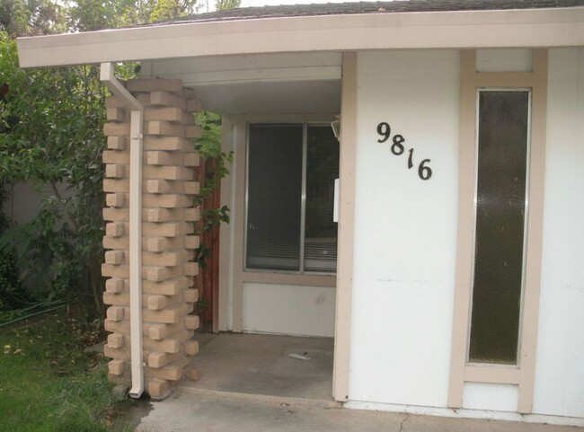 Building Photo - Beautiful 2/1 in Sacramento with garage!