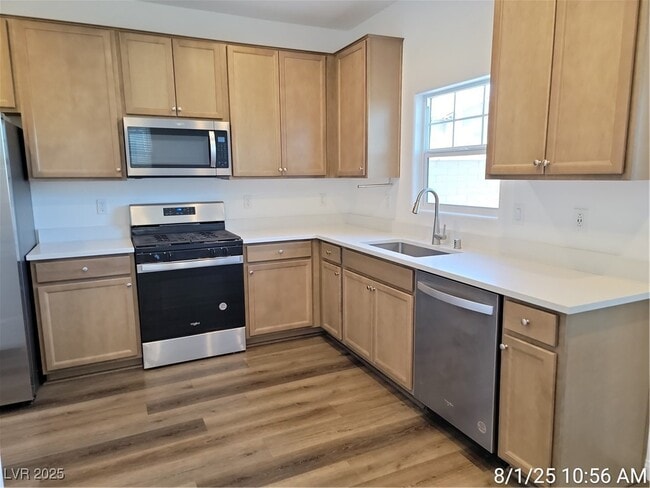 Building Photo - 420 Desert Cadence St