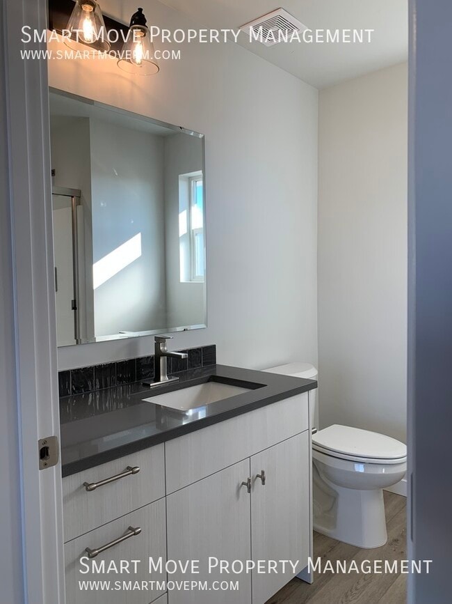 Building Photo - 3553 W Newland St