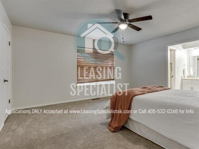 Building Photo - Stunning Yukon 3 Bed 2 Bath Home Available...