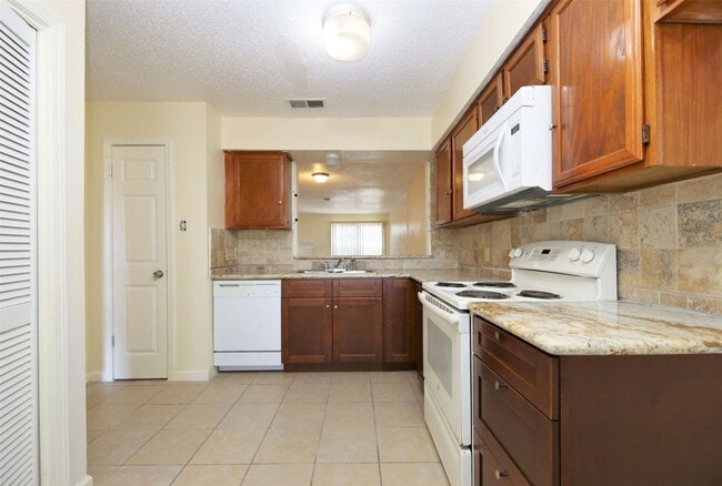 Building Photo - 2115 E Weldon Dr