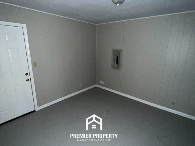 Building Photo - 4847 Daphne Rd