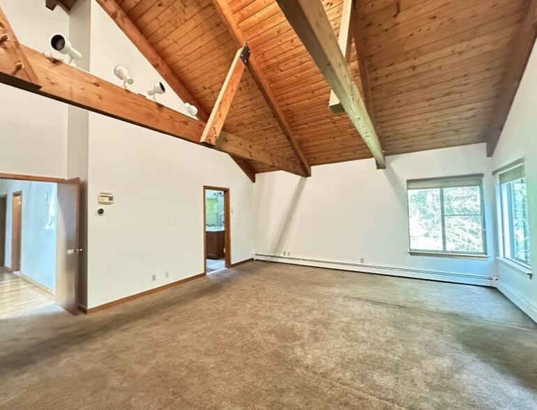 Building Photo - 40 Laurelwood Dr