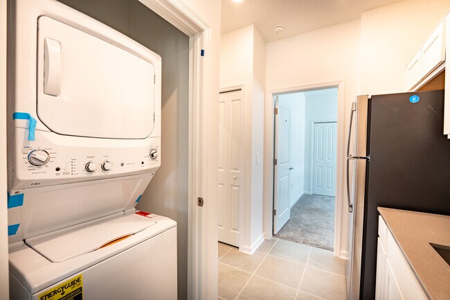 Building Photo - 824 Daring Dr