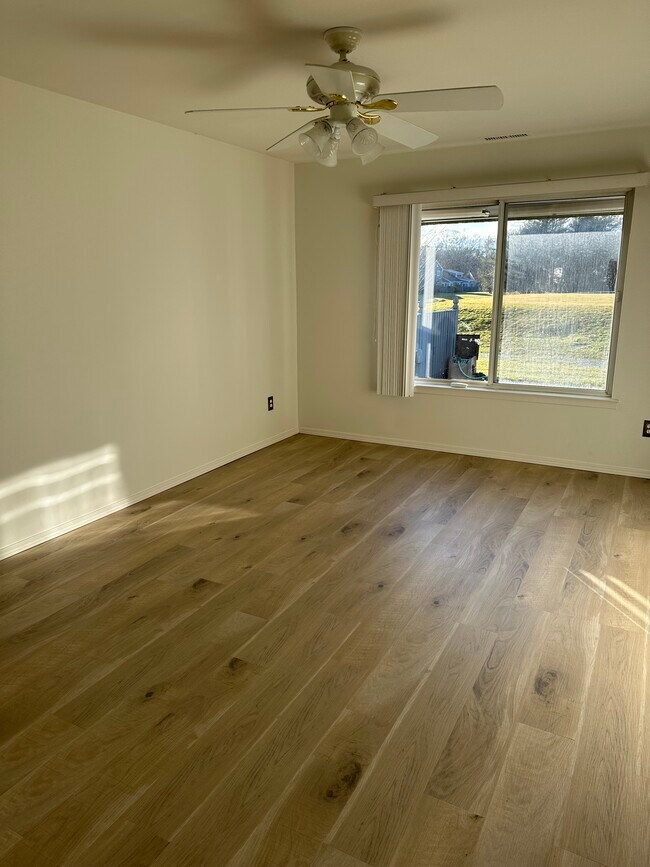 Building Photo - 745 Spring Lake Dr