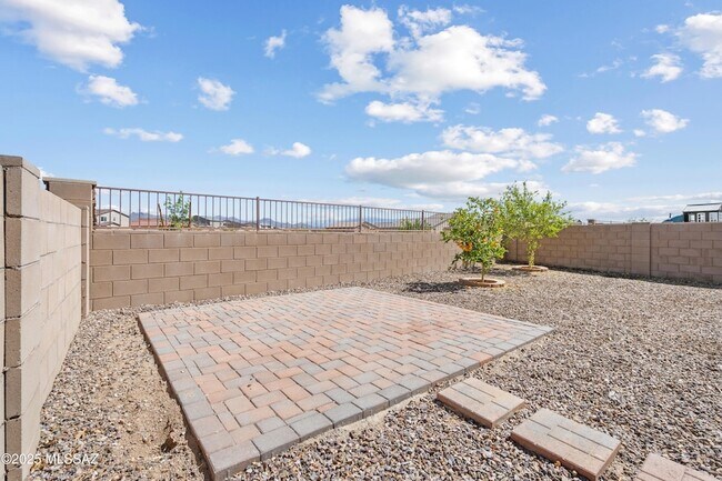 Building Photo - 12366 N Cervelli Ave