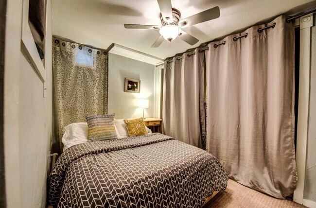 Building Photo - Charming two-bedroom unit in Capitol Hill