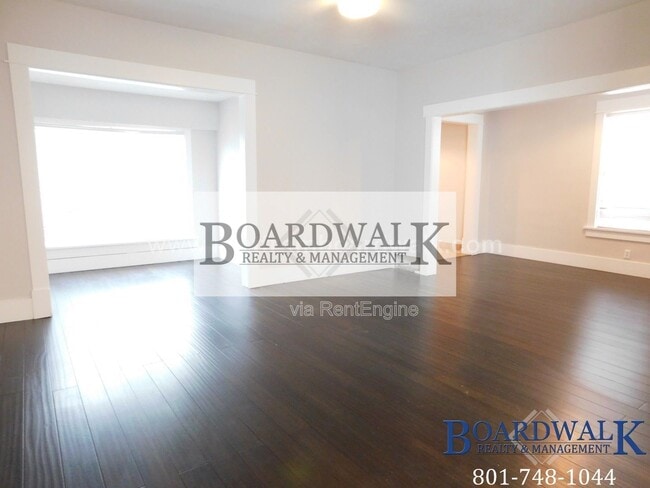 Building Photo - 657 Warnock Ave
