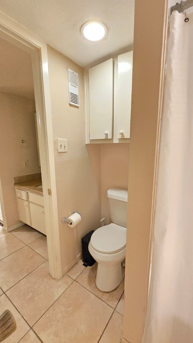 Building Photo - 9000 Bissonnet St