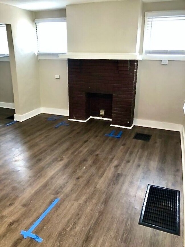 Building Photo - *** Swissvale * Beautiful & Spacious 4 Bedroom / 2 Bath House * Large Fenced in Backyard * Pet Fr...