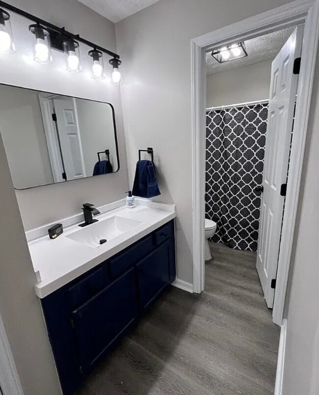 Building Photo - NEW LISTING!!!!!