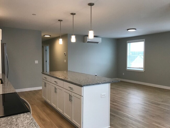 Building Photo - The Gables at Scarborough Downs: 2 Bedroom 1.5 Bath Condo, 2c. garage $2,750.00 4/01/2026