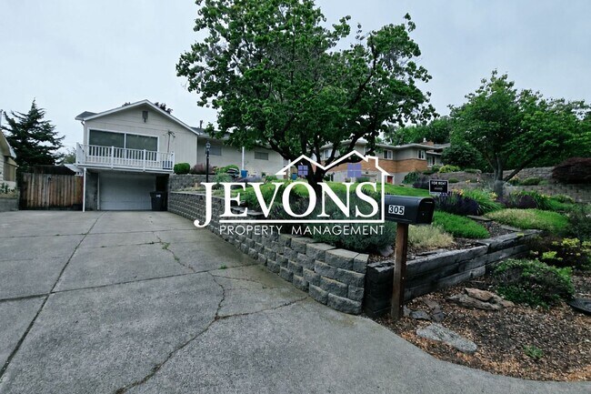 Building Photo - Spacious 4BD/2BA Mid-Century Home | 1,788 Sq. Ft. | Prime Yakima Location! More photos will be av...