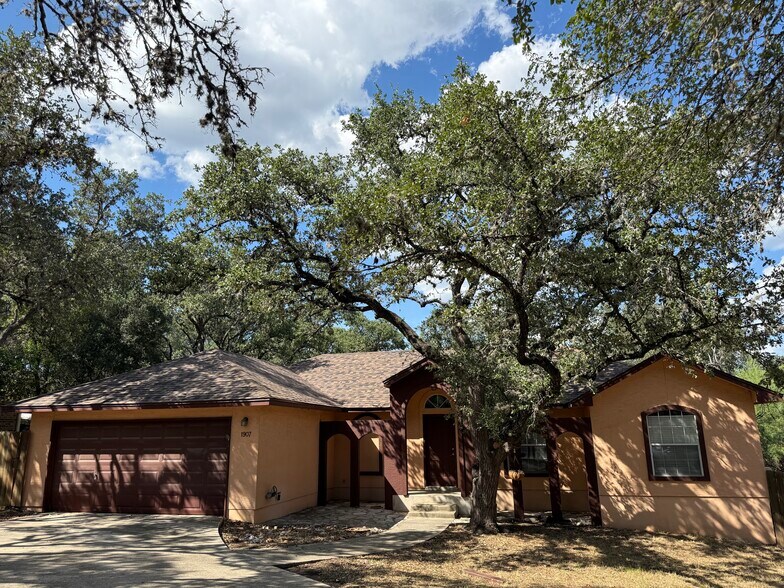 Primary Photo - 1907 Summerwood Dr