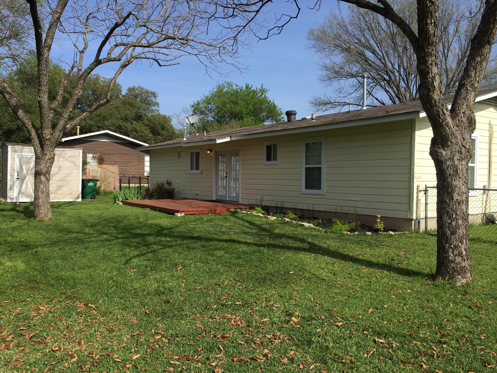 Building Photo - 1405 Green Forest Dr