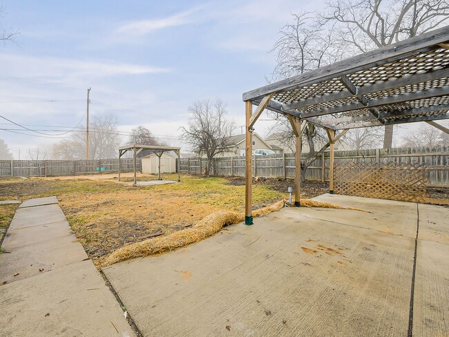 Building Photo - AVAILABLE NOW! Charming 3-Bed Home with Spacious Yard in Van Buren Township