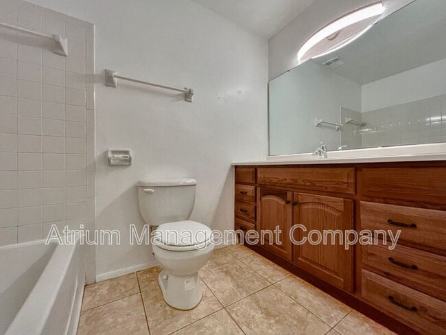 Building Photo - 630 Kenwick Cir
