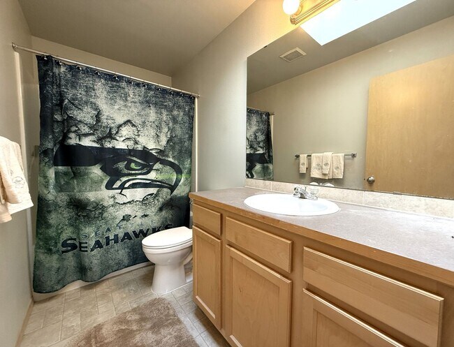 Building Photo - Sunnyside Area Home with Amazing Views!