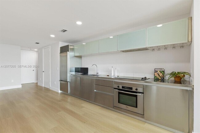 Building Photo - 1040 Biscayne Blvd