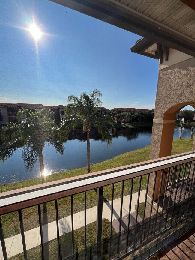 Building Photo - $500 OFF BEAUTIFUL 2 BEDROOM 1 BATHROOM CO...