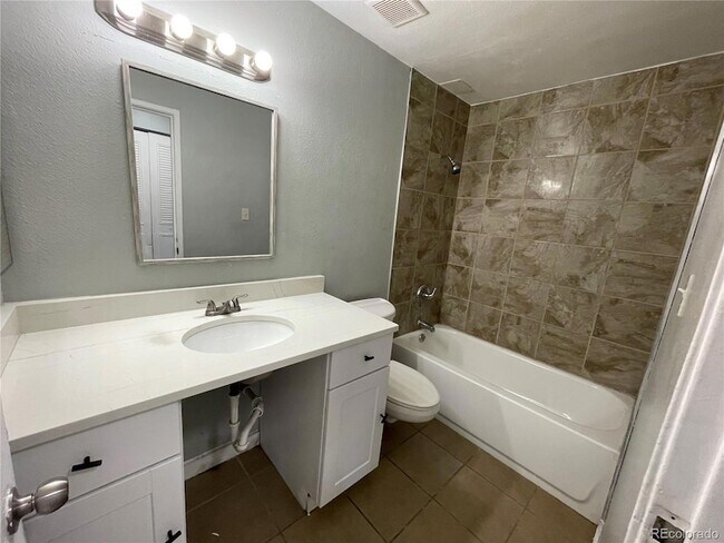 Building Photo - 1590 Clinton St