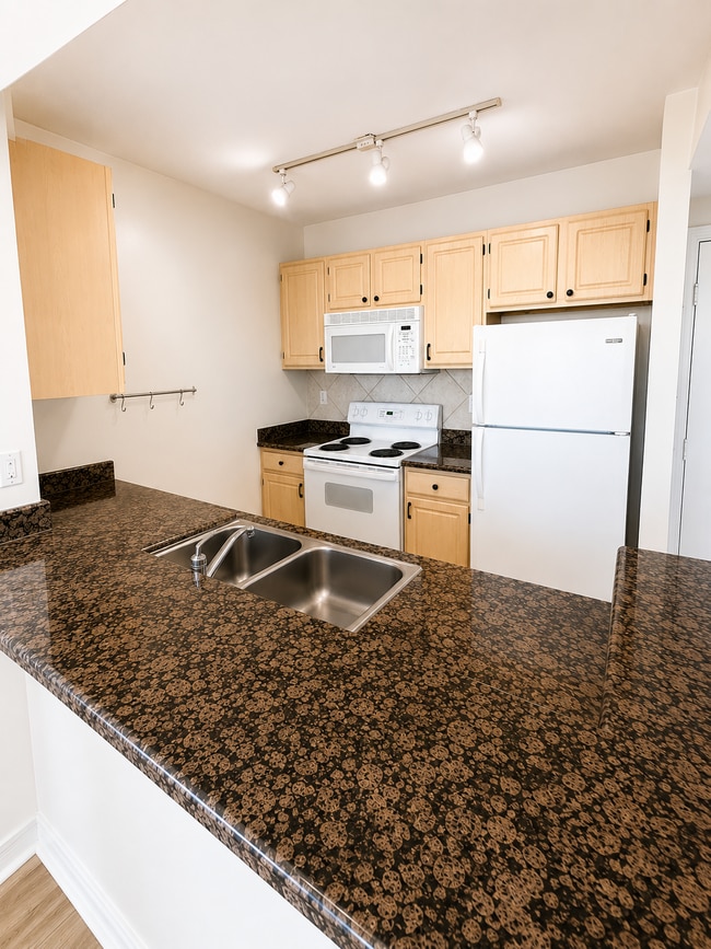 Building Photo - 2665 SW 37th Ave