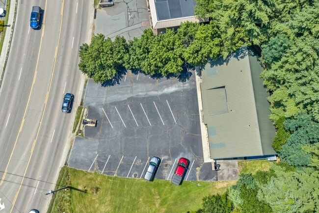 Building Photo - 483 NC-105 Extension