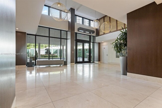 Building Photo - 540 Brickell Key Dr